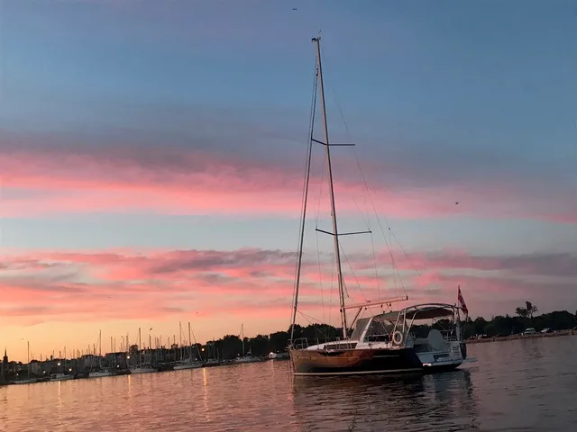 Beneteau 41 Oceanis equipped with Klacko Marine Custom Arch